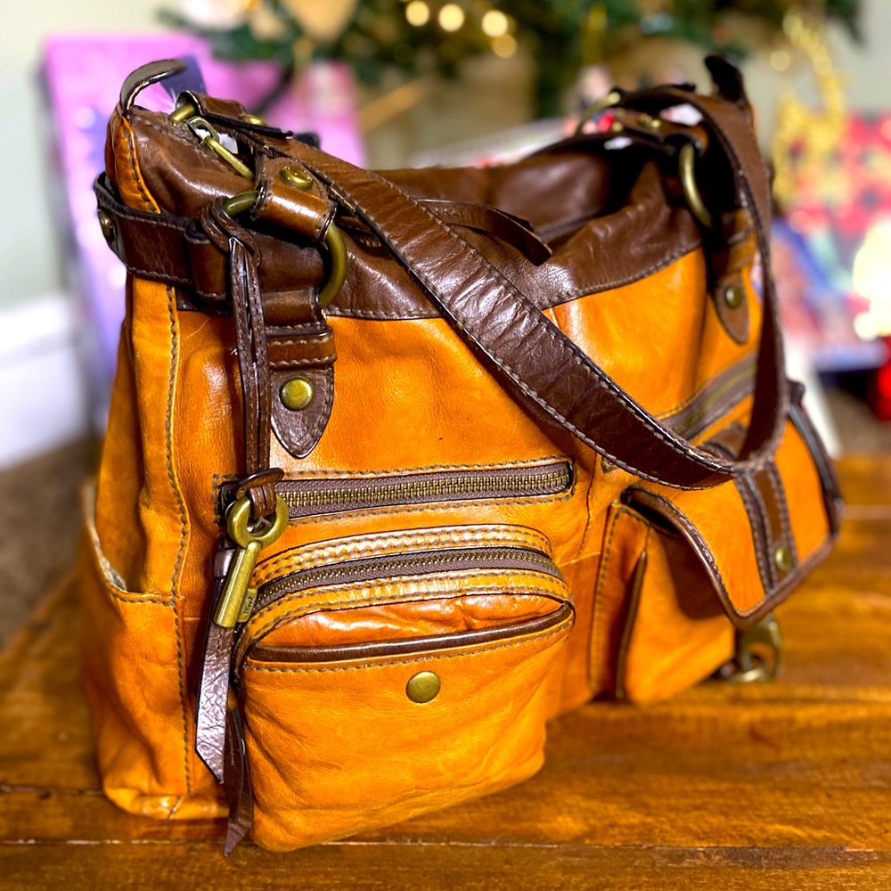 FOSSIL leather handbag in excellent condition!